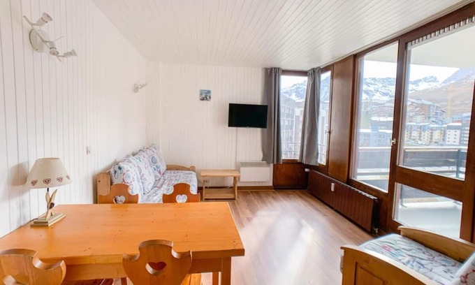 Le Lavachet Apartment | 50m from shops, 4th floor, view mountain, balcony, tv, ski locker, 24m², Tignes