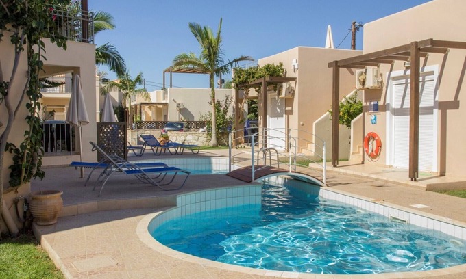 Nopigia Villa | 50mt to the beach★Roof terrace lounge★ Shared pool