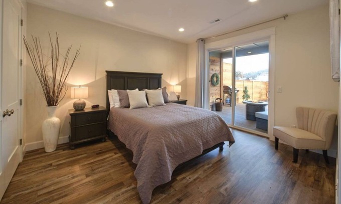 Woodland House | 526 Brand New, Luxury, Private, ADA accsessible Home Rental - 3 minutes off I-5