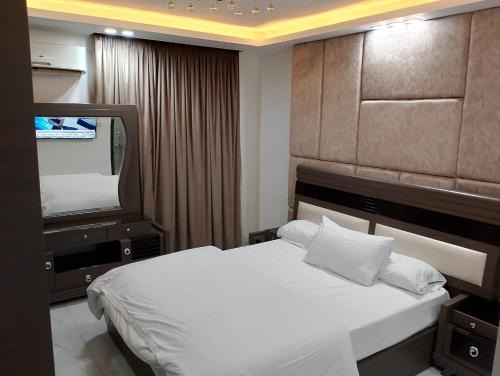 Heliopolis Apartment | 57 صقر قريش