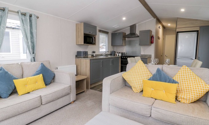 Cwm-y-glo Cottage | 57 BRYNTEG, pet friendly, country holiday cottage in Llanrug
