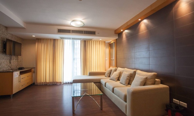 Khlong Toei Nuea Apartment | 5A - 2 Bedroom Downtown Apartment with shared Pool