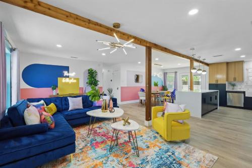 Park Central House | 5BD,2BA Cheerful Retreat with Backyard