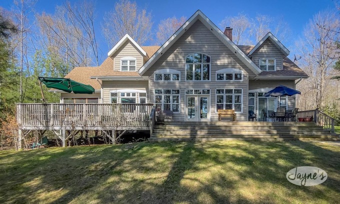 Gravenhurst Cottage | 5bdrm 4bath beautiful cottage on Gull Lake! SW exposure! Sunsets! Muskoka Room!