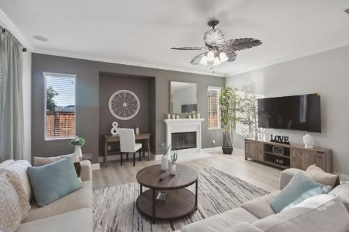 Victorville House | 5BR 3BA Home - King Beds - Fast Wifi home