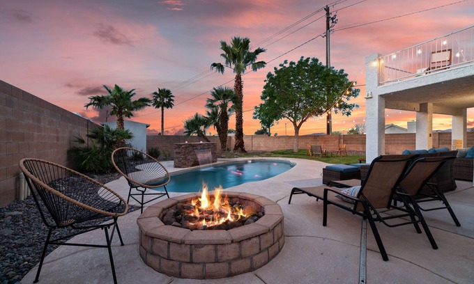 Highland Hills House | ❤ 5BR/3BA Modern Cozy Farmhouse, Spacious Backyard w/Pool + Fire Pit