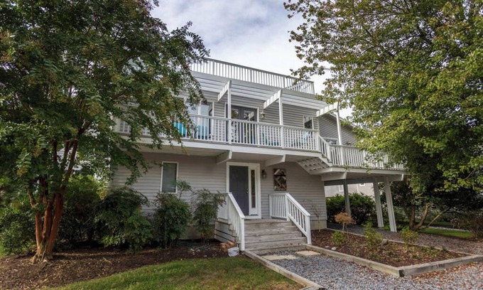 The Glade House | 5BR Beach Home in North Shores: Private Beach, Pool, & Rooftop Deck!
