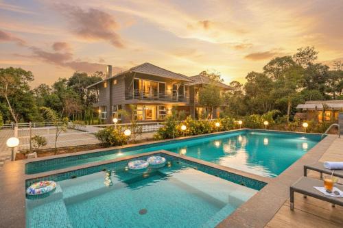 Virajpet Villa | 5BR Coffee & Mist Luxury Villa - Comp Breakfast, Pvt Pool, and Big Coffee Estate