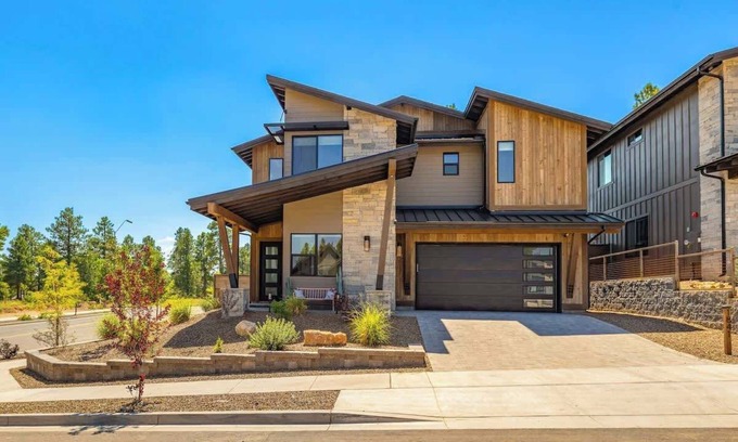 Flagstaff House | 5BR Flagstaff Dream House Hot Tub & Fire Pit