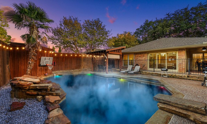 Buckingham House | 5BR House/Resort Style Heated Pool/Tub, Pool Table/King Bed