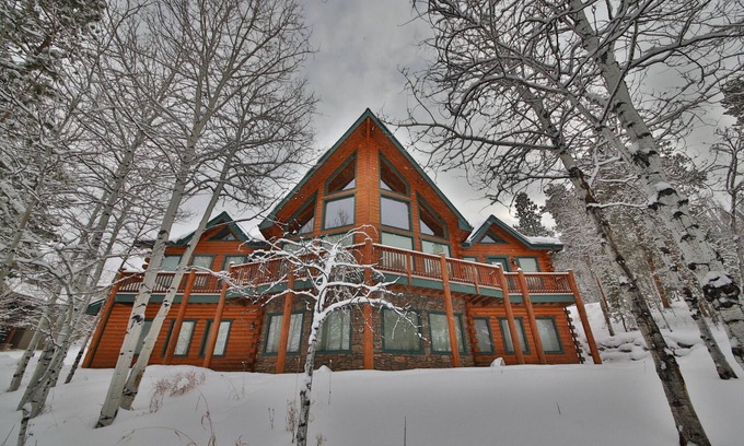 Innsbruck Val Moritz House | 5BR Luxury Mountain Home: Large Hot Tub, 3 Living areas, 3 Master Suites