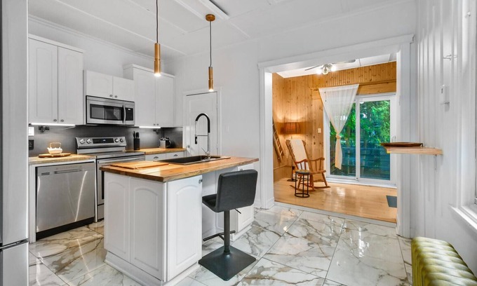 Montreal-Est Cottage | 5BRD Cozy cottage in Montreal w/car park