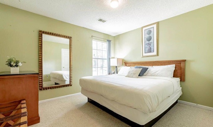 Lexington House | 5min to lake & 20 to Columbia - Aerie Oaks Cottage
