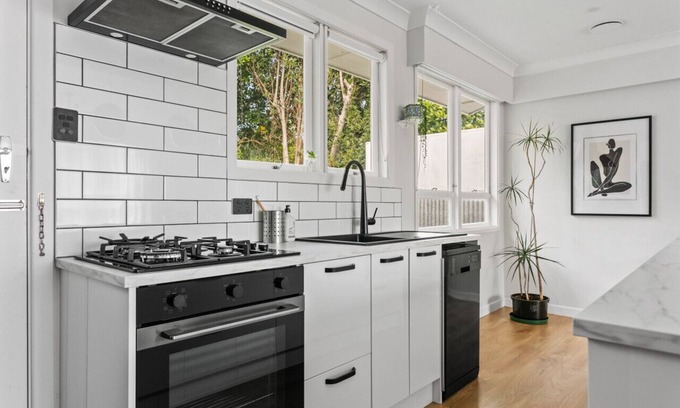 Gisborne House | 5min walk to CBD | Keyless Entry | Last minute bookings!