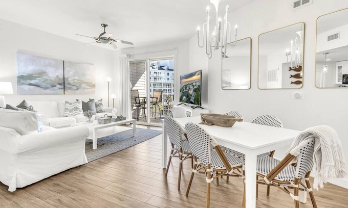 Baytowne Wharf Condo | 5th Floor Bahia Condo: Courtyard and Pool Views, King Bed at Sandestin Golf and Beach Resort!