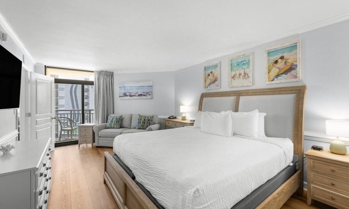 Myrtle Beach Hotel | 5th Flr Angle Oceanfront 1 Bedroom King Deluxe