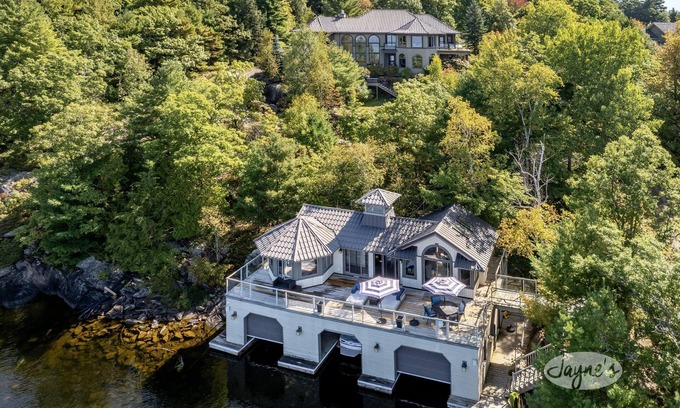 Port Carling Cottage | 6 bed 5 bath cottage on Lake Muskoka