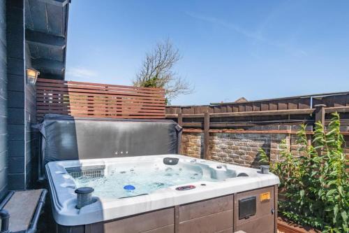 Bacton House | 6 Bed in Bacton oc-2187