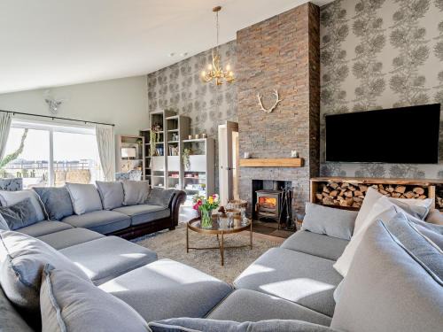 Newton House | 6 Bed in South Queensferry 94359