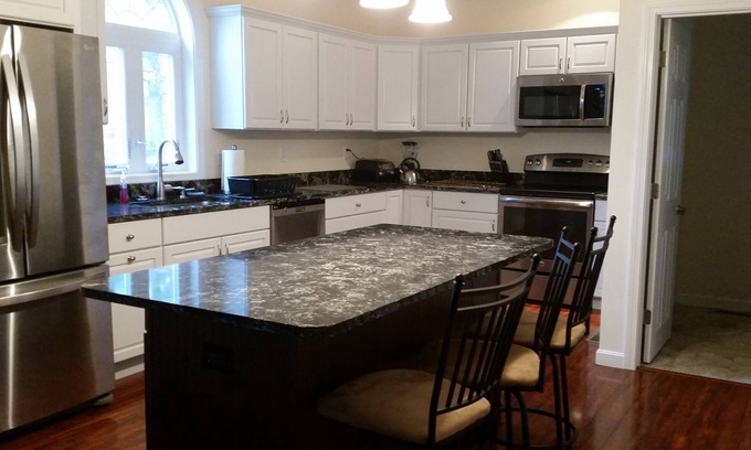 Meredith House | 6 BEDROOM, 5 BATH, MODERN HOME CLOSE TO PUBLIC BEACH ON 2 ACRES, 1 MILE TO TOWN