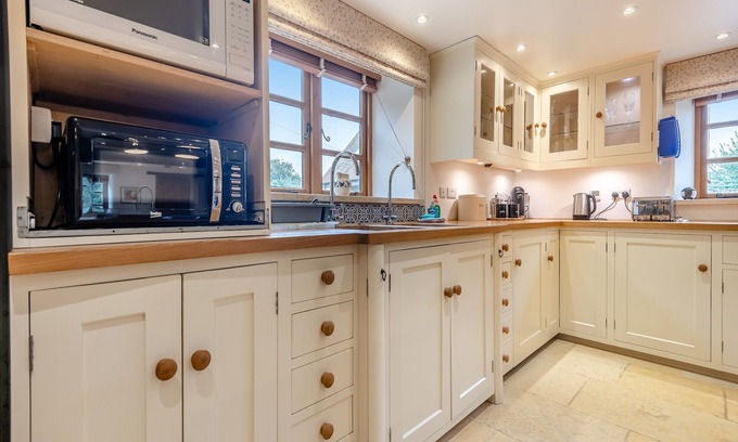 Marnhull Cottage | 6 bedroom accommodation in Marnhull, near Shaftesbury