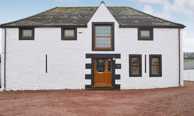 Lockerbie Cottage | 6 bedroom accommodation in Hangingshaw, near Lockerbie