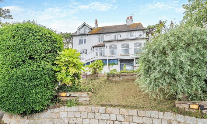St Margaret's at Cliffe Cottage | 6 bedroom accommodation in St Margarets Bay, Dover