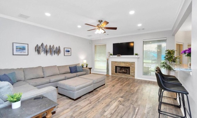 Barker Apartment | 6-Bedroom Hideaway, Pool: 25 Min to Downtown HT