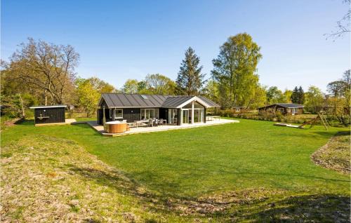 Fjellerup House | 6 Bedroom Nice Home In Glesborg