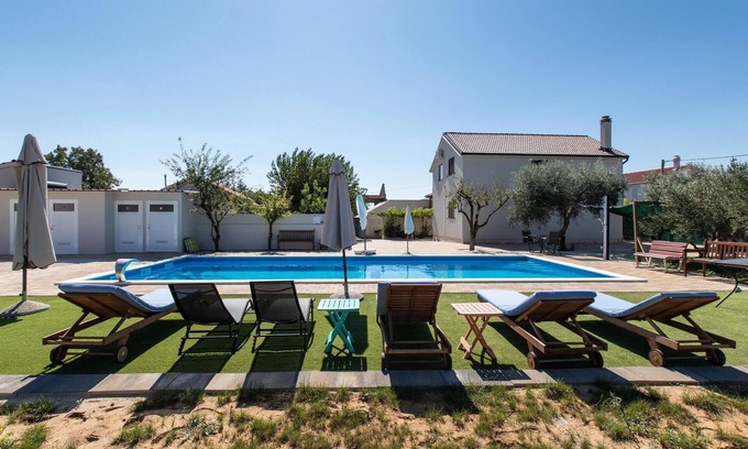 Murvica House | 6 bedroom nice home in Murvica
