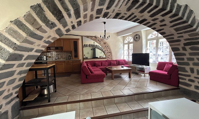 Brioude House | 6 Bedroom Private vacation home in Brioude
