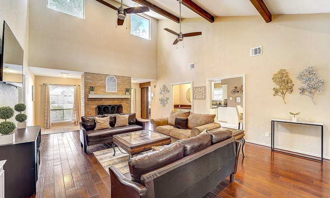 Pinehurst Of Atascocita House | 6-Bedroom Sanctuary w Pool: 30 Mins Downtown PG