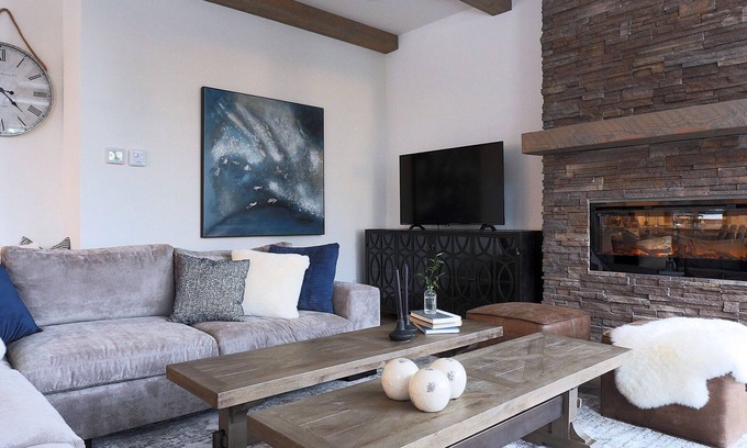 Silver Star Mountain House | 6 Bedroom Ski in/Out Hot Tub/Top on Chairlift NEW: Air-conditioning