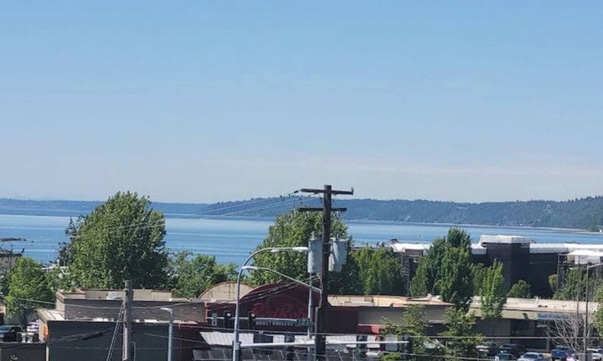 Des Moines Apartment | 6-Bedrooms Ocean View-Perfect for Groups & Family.