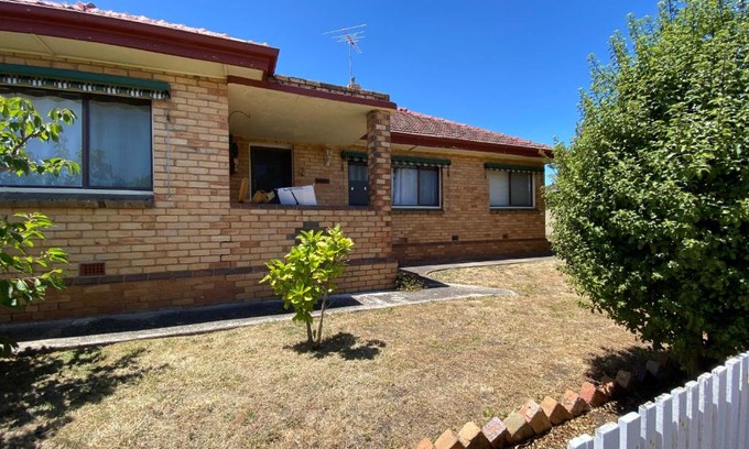 Stawell House | 6 Beds-Whole House with 4 bedrooms -Stawell - share accommodation - 2 rooms for 4 gusts are available