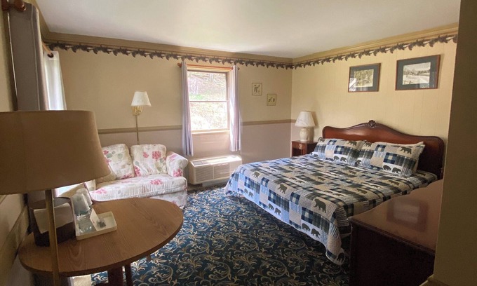 Tylersburg Apartment | 6-Forest Room King