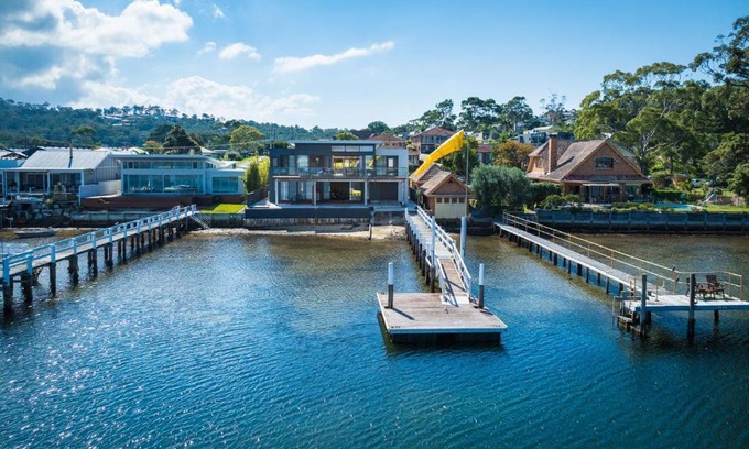 Merimbula House | 6 Main Street "SouthWind"