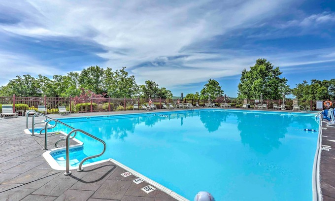 Branson Apartment | 6 Mi to Branson Strip! Dog-friendly Golf Condo