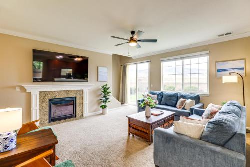 Northwest Reno House | 6 Mi to Dtwn Reno Mtn-View Retreat with Fireplace!