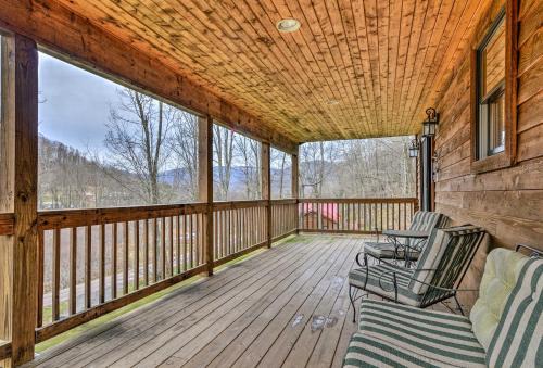 Snowshoe House | 6 Mi to Snowshoe Resort Retreat with Hot Tub