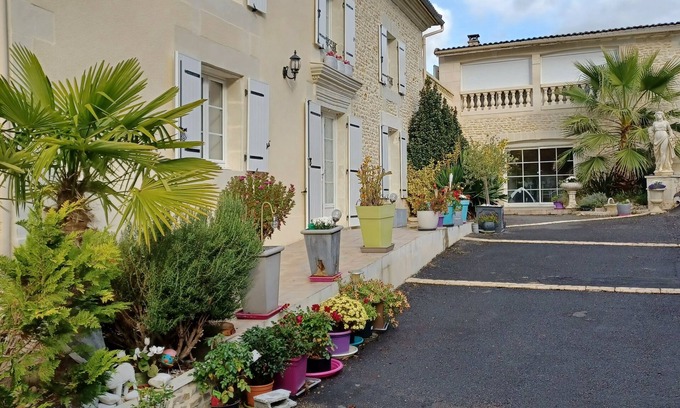 Jaunay-Marigny Bed & Breakfast | 6 minutes from Futuroscope 4 FAMILY BED AND BREAKFAST