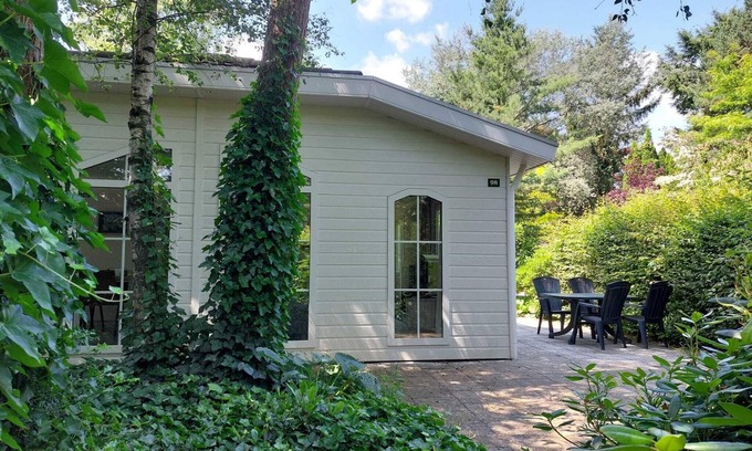 Beekbergen-Zuid House | 6 pers. chalet with 3 bedrooms and a terrace