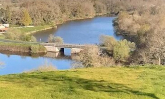 La Roche-sur-Yon House | 6-person gite with stunning view of Moulin Papon lake