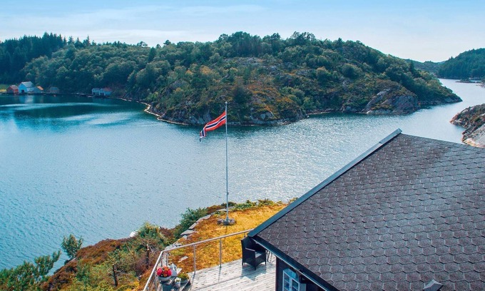 Bomlo House | 6 person holiday home in Urangsvåg