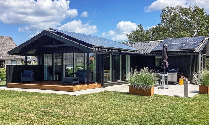 Hou House | 6 person holiday home in Hals