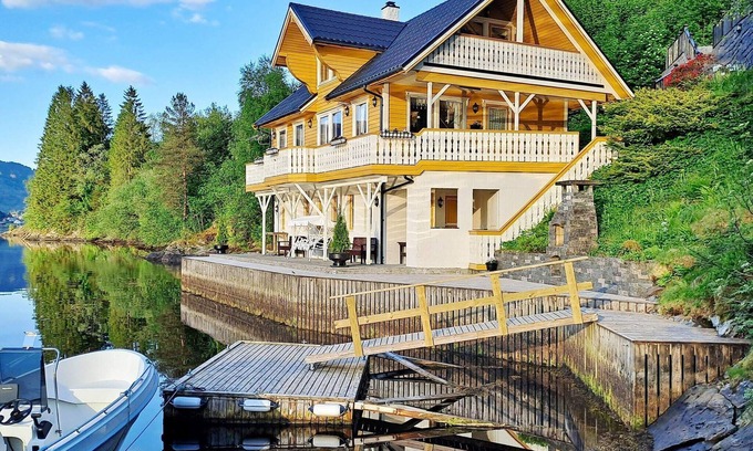 Gaular Municipality House | 6 person holiday home in Bygstad