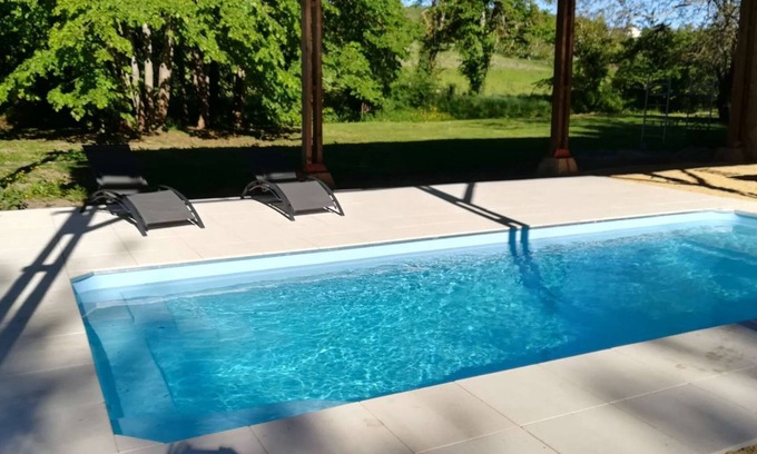 Vouneuil-sur-Vienne House | 6 persons with privative garden, heated pool