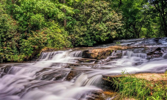 Wiley Hotel | #6 Waterfall Retreat Private Room-Shared Decking/Fire Pits-No Pets