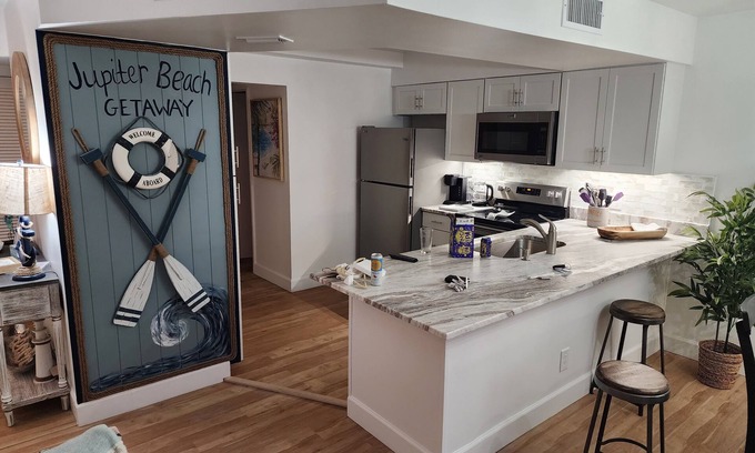 Jupiter Condo | 60% Discount APRIL Jupiter Beach Getaway A with a Special discount for January