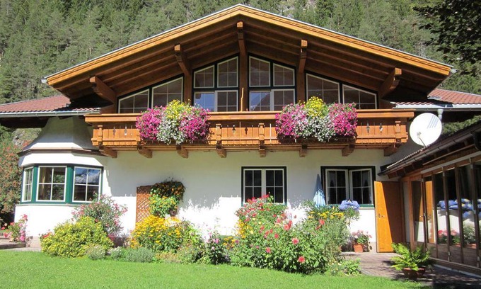 Elbigenalp Apartment | 60 m² Apartment ∙ 2 bedrooms ∙ 6 guests